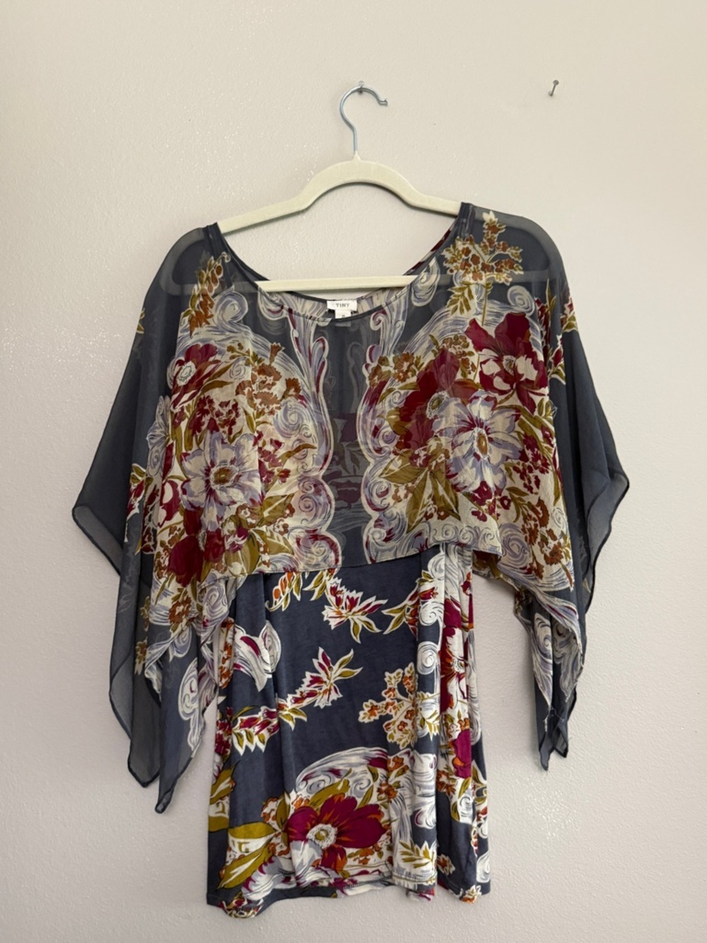 ANTHROPOLOGIE Women’s Gray Motif TINY Kimono Hankerchief Top Blouse Floral Sz S